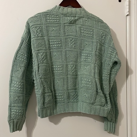 Vintage Hong Kong Cropped Green Crew Neck Sweater with Textured Knit Size M - Picture 2 of 5